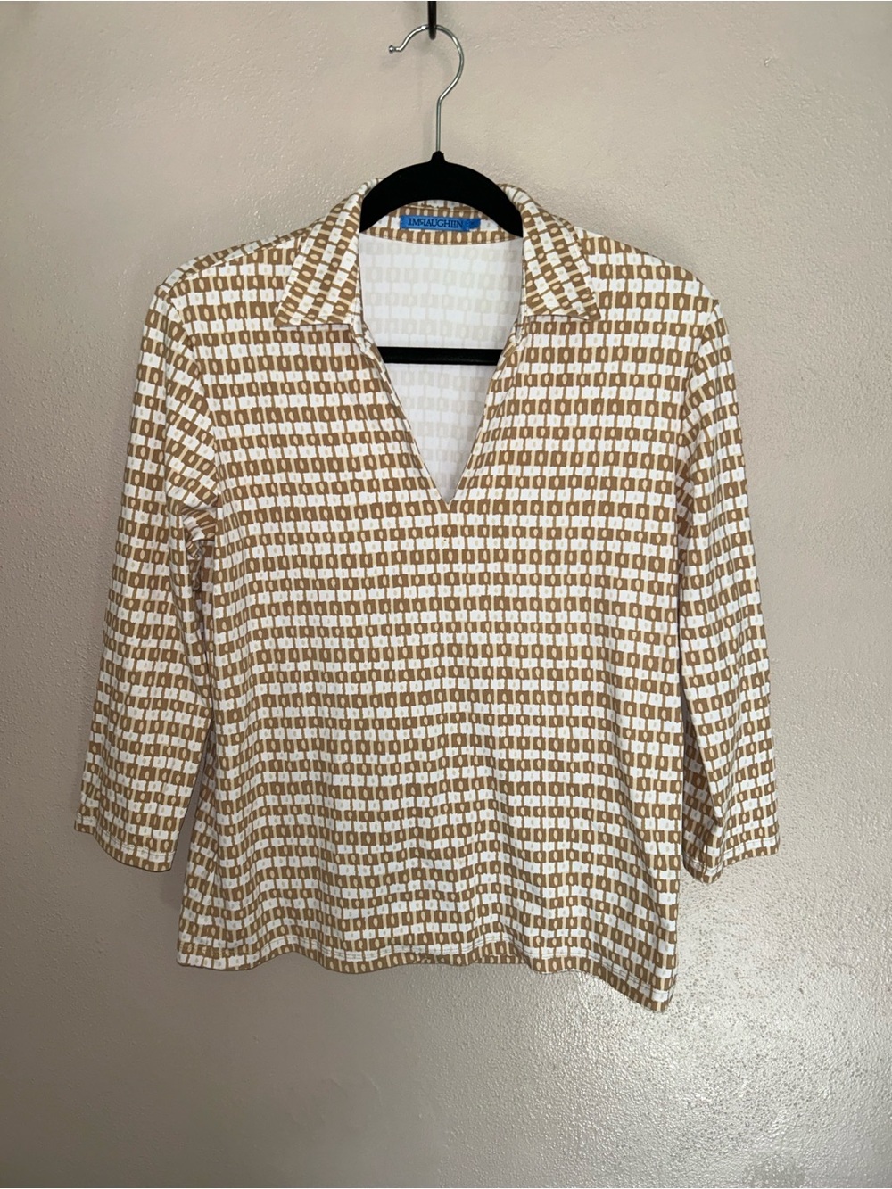 J.mclaughlin geometric 3/4 sleeved tonic V-neck colored top